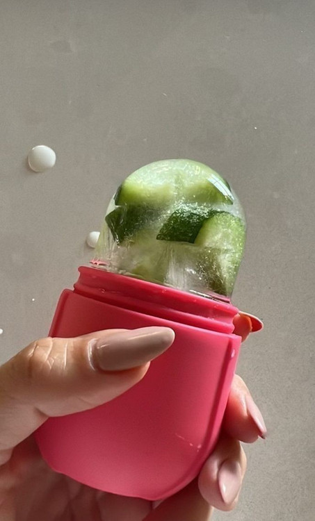 ماساژور یخی صورت سیلیکونی غلطکی